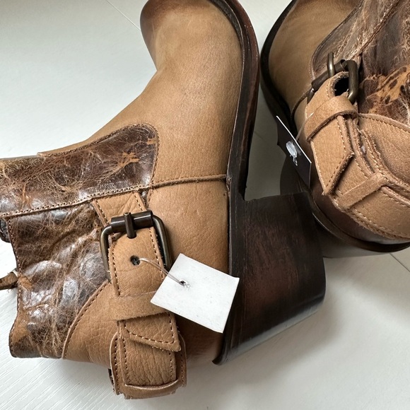 JB Dillon Women's Tan Brown Leather Ankle Boots #JBW1803 Size 7B EUC!
MSRP $229 - Picture 10 of 10